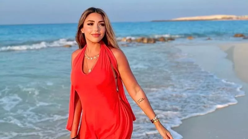 سارة سلامة تجذب الانظار بإطلالة جريئة في أحدث ظهور لها