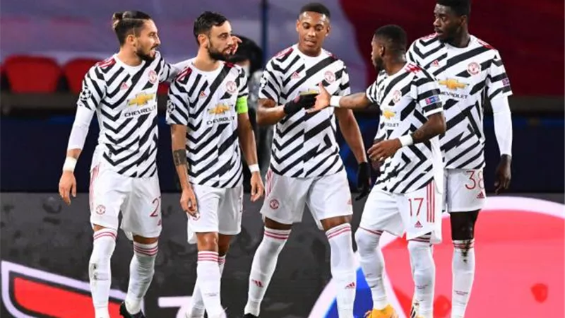 دوري أبطال أوروبا.. مانشستر يونايتد يهزم سان جيرمان في فرنسا بثنائية