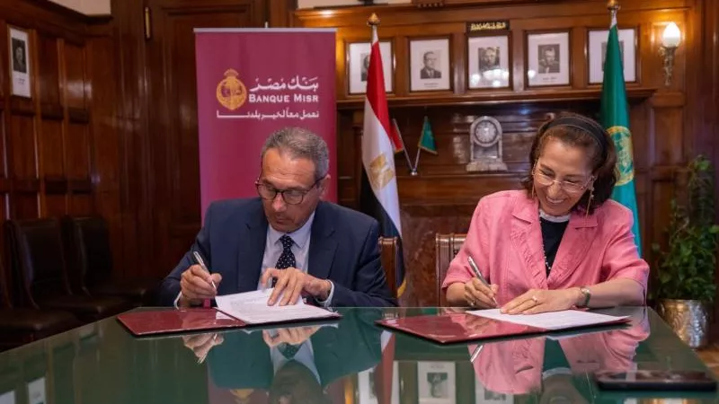 جامعة مصر للمعلوماتية توقع اتفاقية تعاون مع بنك مصر لتمويل عدد من المنح الدراسية