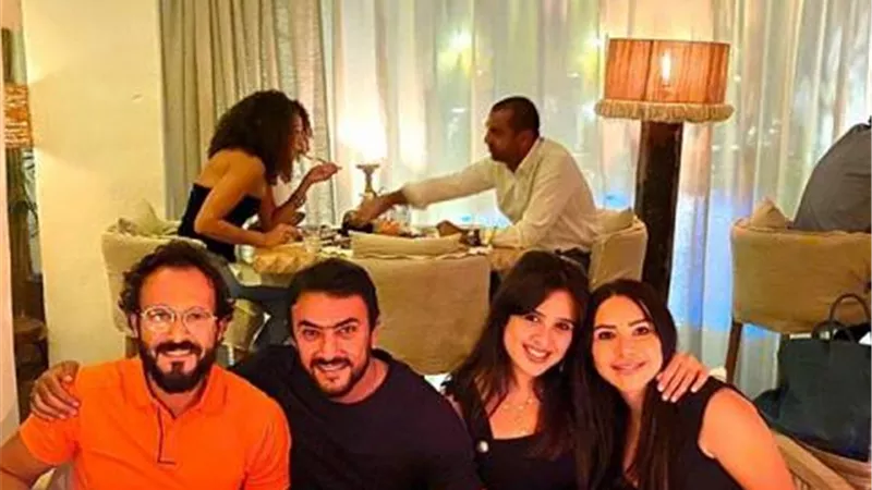 حلويات الفن.. يوسف الشريف وزوجته برفقة ياسمين عبد العزيز وأحمد العوضي