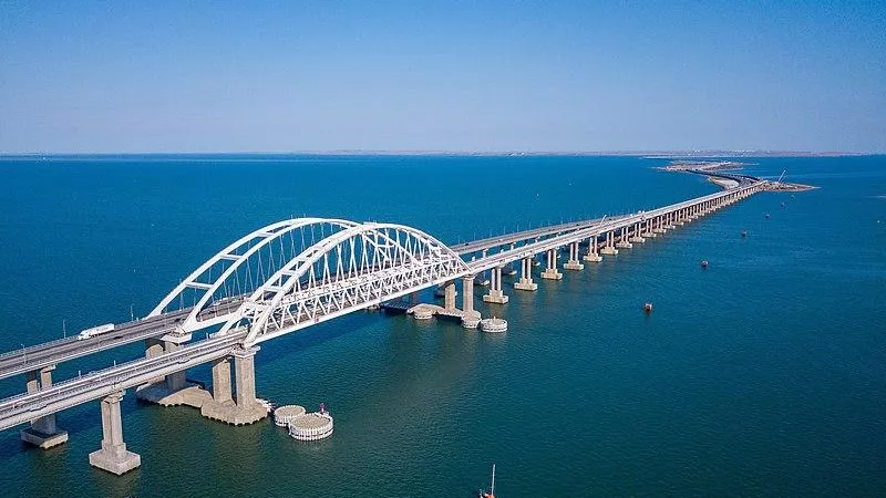 وقف حركة المرور على جسر القرم بشكل مؤقت