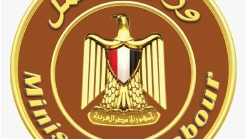 صرف إعانات طوارئ لعمال شركة نسيج بالقليوبية