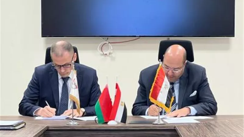 وزير التجارة والصناعة ونائب وزير الصناعة البيلاروسي يبحثان إمكانيات التصنيع المشترك لعدد من المنتجات بالسوق المصري