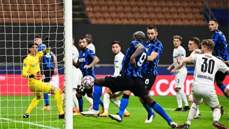 إنتر ميلان يتعادل أمام مونشنجلادباخ (2-2) في دوري الأبطال