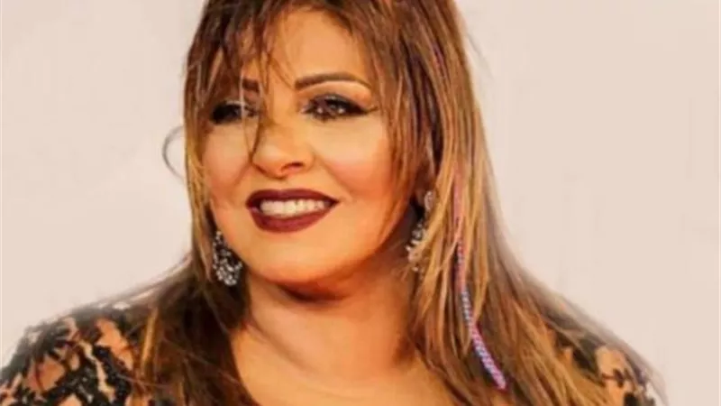 الدهن في العتاقي.. هالة صدقي تستعرض رشاقتها بالمايوه في حمام السباحة (فيديو)