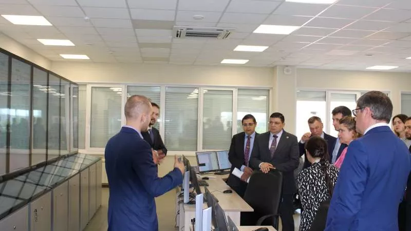 رئيس «المحطات النووية» يزور أكاديمية «روساتوم» التقنية ويتفقد الكوادر المصرية