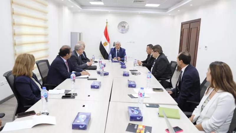 وزير التعليم العالي يتابع منظومة العمل بمراكز التميز بجامعتي القاهرة والإسكندرية
