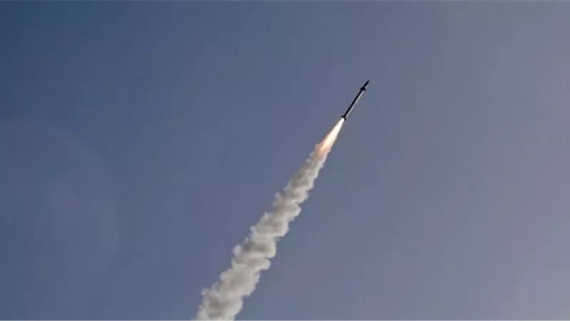إسرائيل تعترض صاروخا فوق عسقلان
