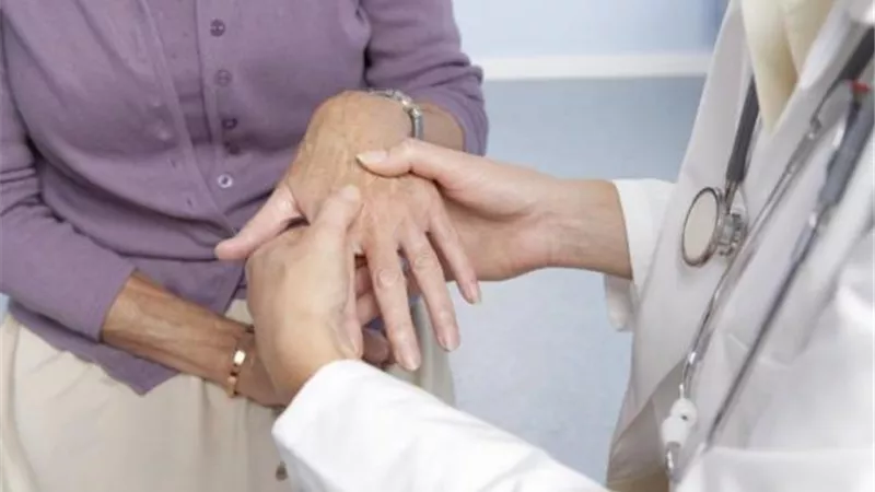 بمناسبة اليوم العالمي.. ما هى أعراض الروماتيزم  وطرق علاجه؟
