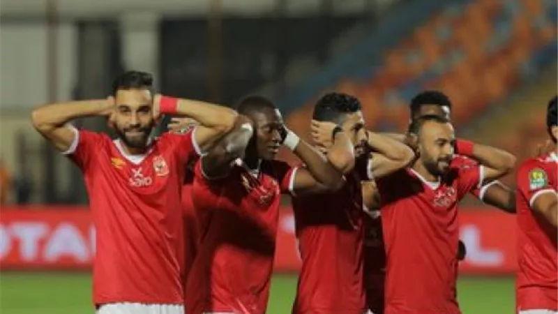 الشوط الأول.. الأهلي يقتل الوداد بهدفين ويضع قدما ونصف بنهائي إفريقيا