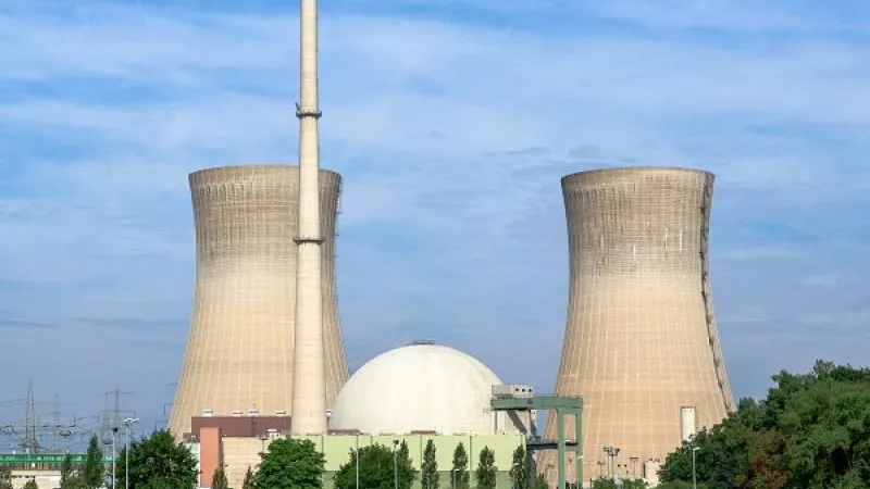 روسيا تعلن وصول رافعة «الوحش» إلى محطة الضبعة النووية