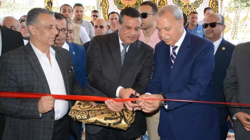 وزير التنمية المحلية ومحافظ القليوبية يفتتحان أعمال تطوير مجزر كفر سعد و مشروع النقل الجماعى ببنها