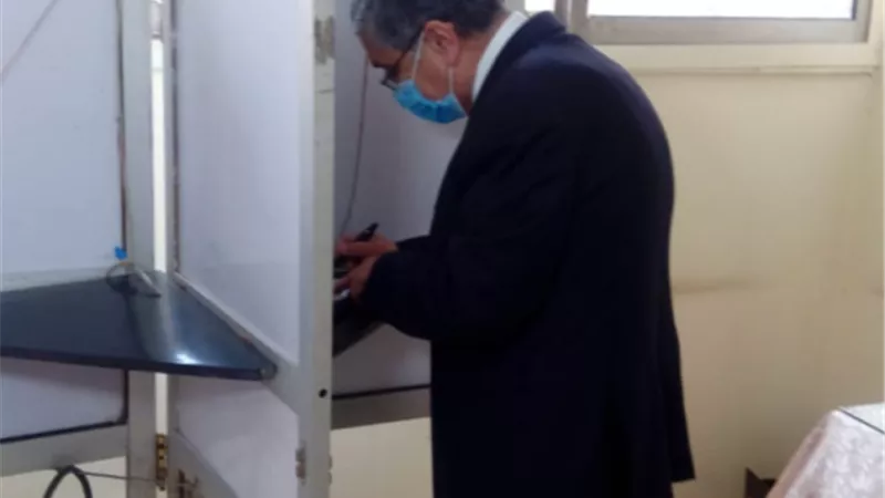 وزير الكهرباء يدلى بصوته في انتخابات النواب