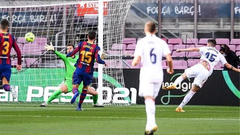 الشوط الأول.. برشلونة يتعادل 1-1 مع ريال مدريد في الكلاسيكو