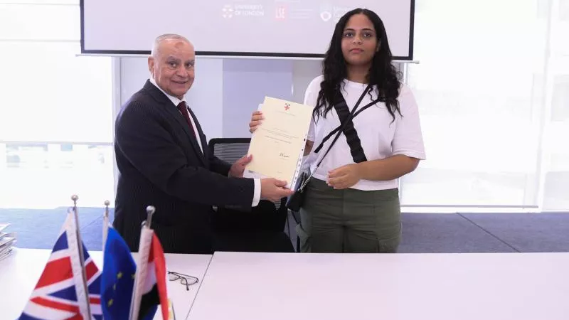 الجامعات الأوروبية في مصر تحتفل بتسلم الطلاب شهادة جامعة لندن وتمنح السابعة على الجمهورية أدبي منحة كاملة ببرنامج السيكولوجي