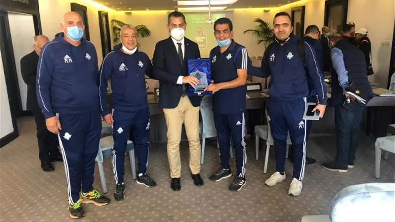 الكاف يشكر الجهاز الطبي لبيراميدز.. وتقديم درع النادي هدية