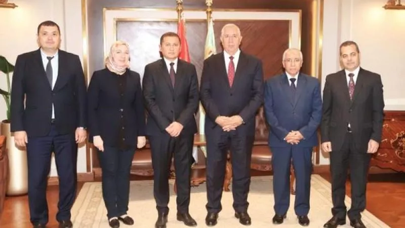 ماذا دار في اجتماع وزير الزراعة مع سفير أوزبكستان بالقاهرة؟