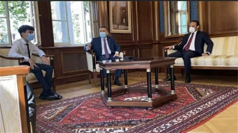 وزيرة الهجرة تهنئ الطفل ميسرة الفائز بجائزة شخصية العام بالنمسا