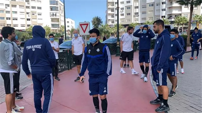 بالصور.. جولة مشي حرة بالرباط للاعبي بيراميدز قبل مباراة النهائي