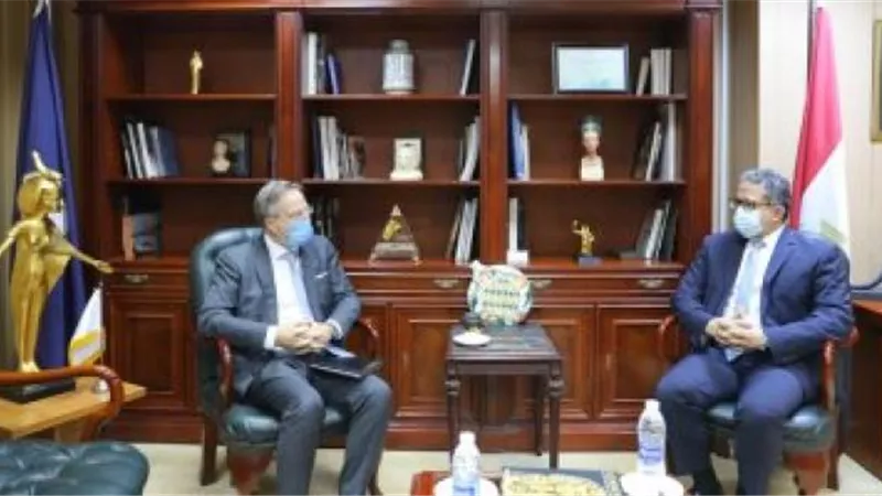 وزير السياحة يبحث مع سفير الدنمارك تنشيط الحركة السياحية