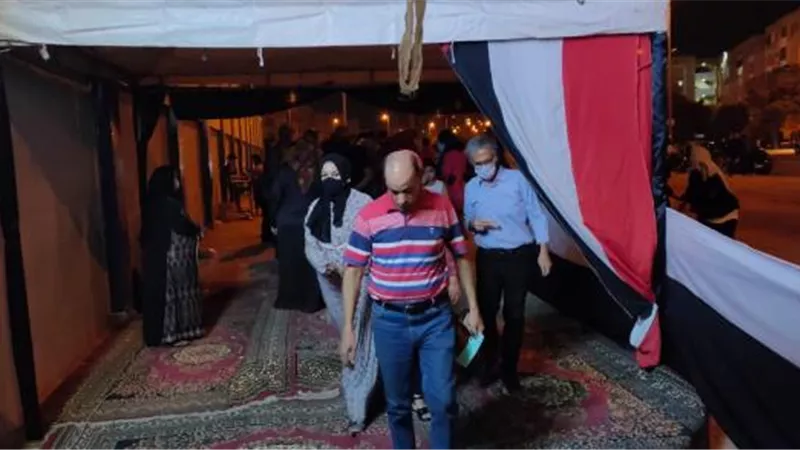 إقبال كثيف بلجان الاقتراع فى الشيخ زايد