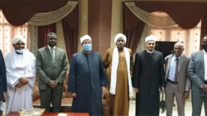 وزير الأوقاف يزور مجمع الفقه الإسلامي بالخرطوم