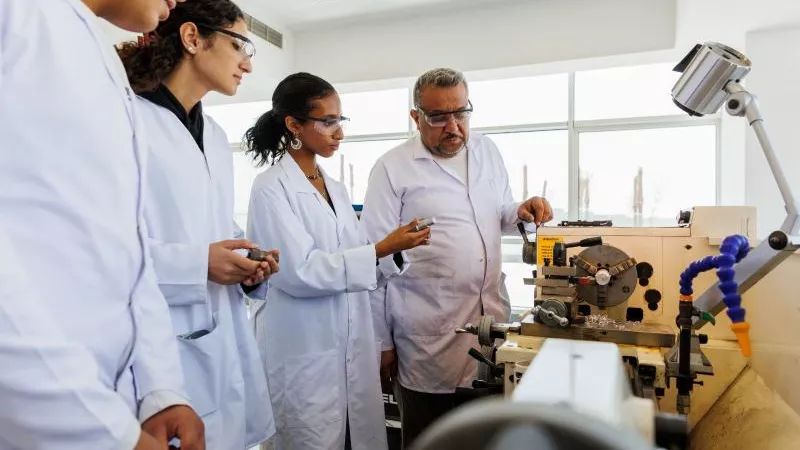 الدراسة 4 سنوات.. فتح باب التقديم بهندسة جامعة وسط لانكشير بالعاصمة الإدارية الجديدة