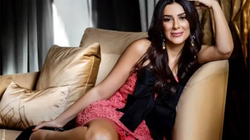 بفستان مكشوف.. إنجي المقدم بإطلالة مثيرة في مهرجان الجونة السينمائي
