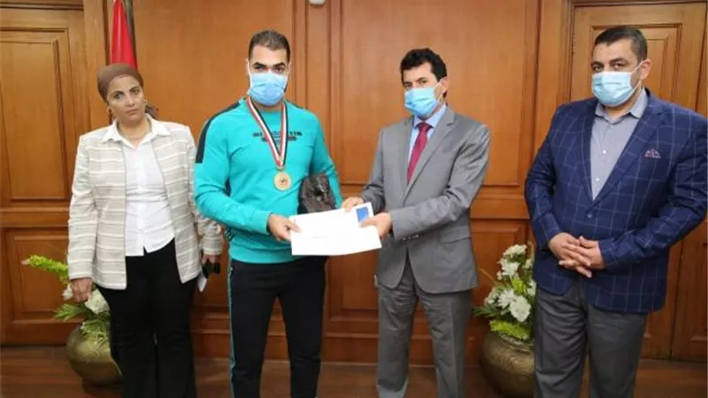 وزير الرياضة يُـكرم منتخب مصر لرفع الأثقال للمكفوفين