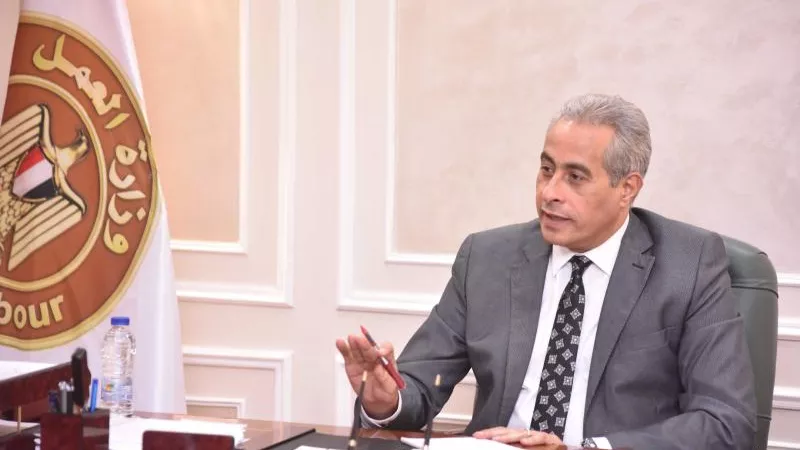 تسليم عقود عمل لذوي الهمم بالمنشآت السياحية بشرم الشيخ