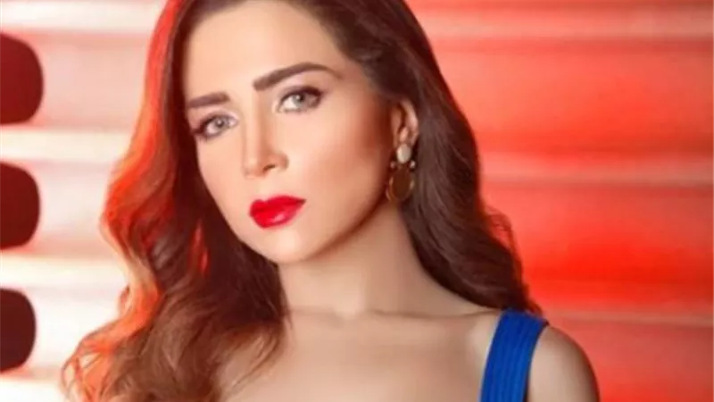 بنبوناية الشاشة.. حجاج عبد العظيم يهنىء مي عز الدين على ”خيط حرير”