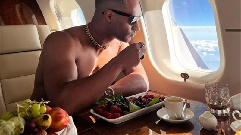 محمد رمضان من طائرته الخاصة في أحدث ظهور عبر ”انستجرام”