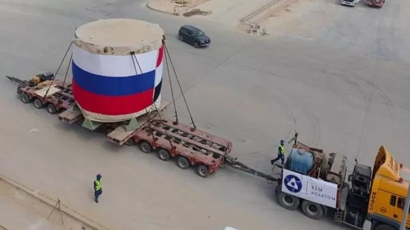 نقل مصيدة قلب المفاعل للوحدة النووية الأولى بالضبعة تمهيدًا لتركيبها.. 6 أكتوبر