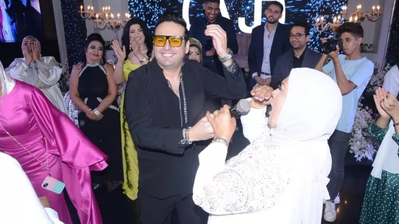 أحمد زكريا يشعل حفل زفاف  نجلة مصممة الأزياء چينا سلطان بحضور نجوم الفن