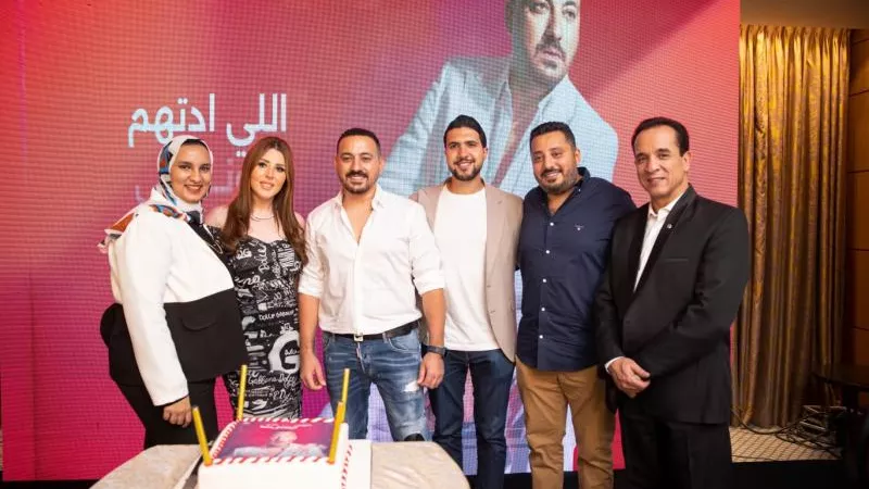 بحضور صناع الأغنية.. آلاء لاشين تحتفل بـ ”هروني بوس” لـ دياب