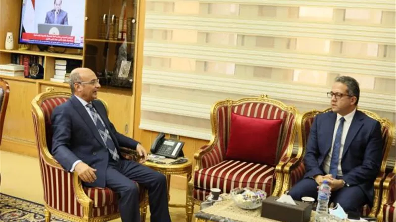 وزير العدل يبحث مع وزير السياحة تشريع جديد لتيسير تراخيص المنشآت الفندقية