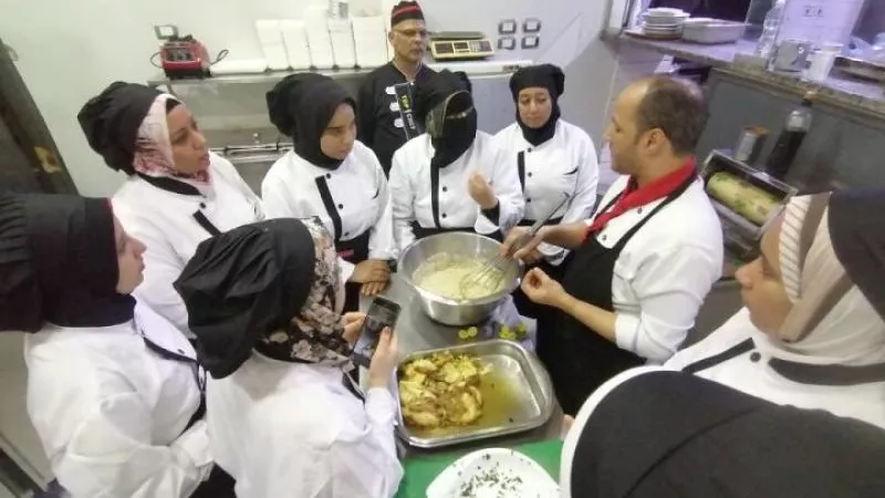 أبرزها التجميل والفندقة.. بدء تدريب 300 سيدة علي 6 مهن «مجانًا»