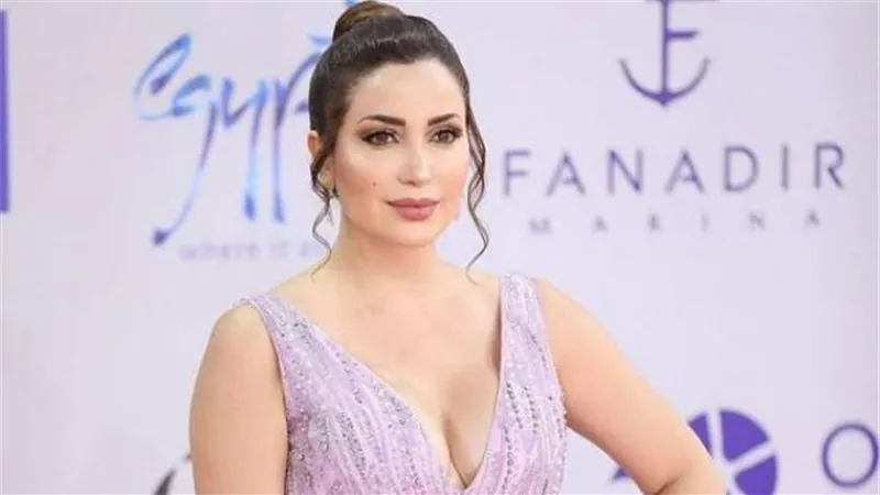 ”بالأصفر” نسرين طافش تتألق في أحدث إطلالة لها