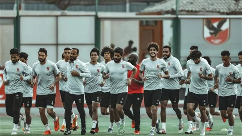 تدريبات بدنية للاعبي الأهلي قبل مواجهة الطلائع.. ومعلول يواصل التأهيل
