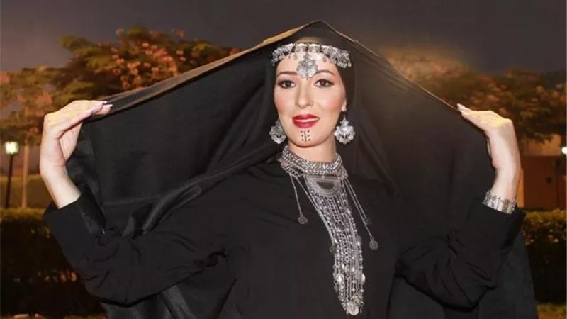 بالزي البدوي.. سناء يوسف تهنىء الأمة الإسلامية بالمولد النبوي الشريف