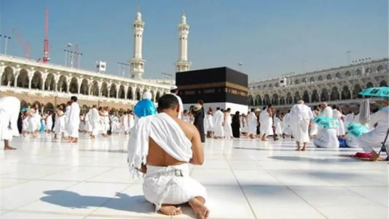 رسمياً .. السعودية تسمح بفتح باب العمرة من الخارج
