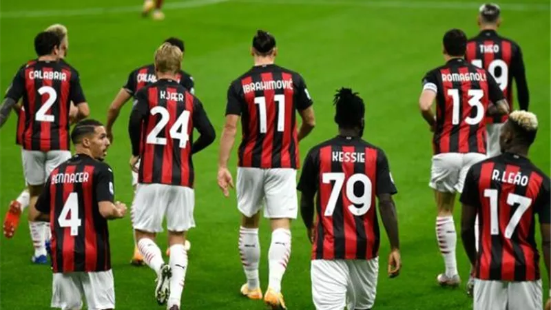 ميلان يقسو على براجا التشيكي بثلاثية ويتصدر مجموعته بالدوري الأوروبي