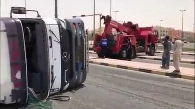 إصابة ٤ أشخاص فى حادث تصادم سيارتين نقل بطريق الاوتوستراد أمام سجن طرة