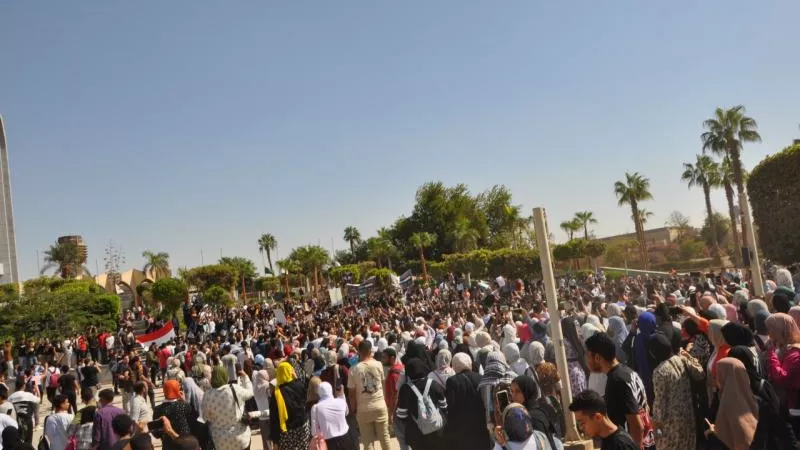 وقفة تضامنية لطلاب جامعة حلوان احتجاجا على عدوان غزة