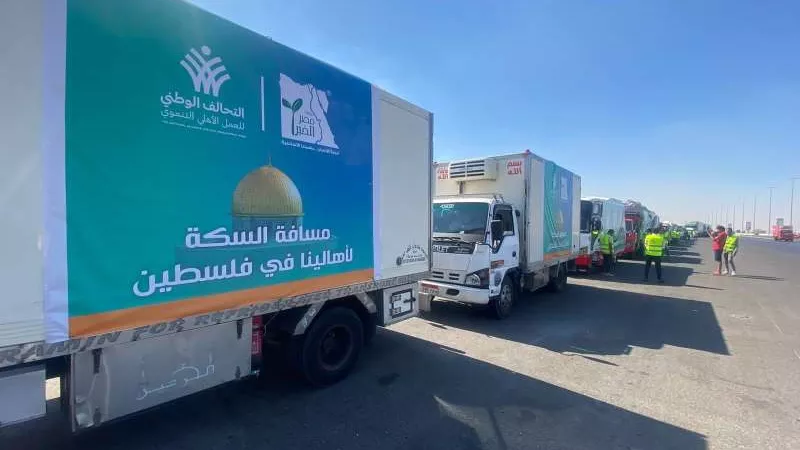 عبور شاحنات المساعدات الإنسانية إلى الجانب الفلسطينى من معبر رفح