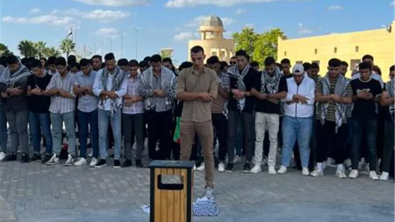 طلاب جامعة سيناء يؤدون صلاة الغائب على أرواح الفلسطينين ويدينون استهداف المدنيين