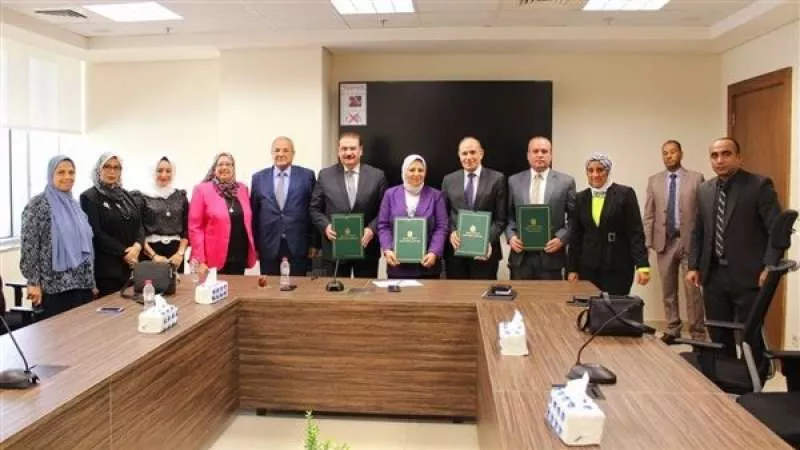«الكهرباء» توقع عقد تفريغ القدرة المولدة من المحطات بتكلفة 713 مليون جنيه بخليج السويس