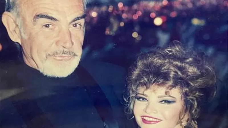بصورة تجمعهما.. صفية العمري تنعي شون كونرى بطل أفلام جيمس بوند