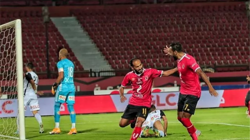 الأهلي يهزم الطلائع بثلاثية في ليلة التتويج بالدوري 42