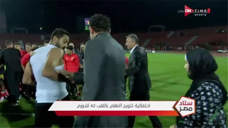 الأهلي يٌقرر معاقبة كهربا بسبب أزمته مع محمد فضل